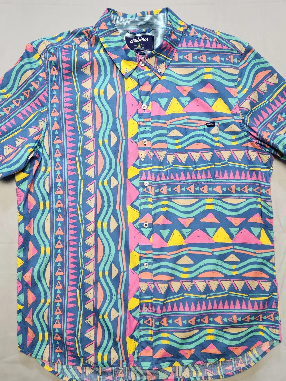 chubbies Men’s Vibrant Geometric Button-Down Shirt in Navy, Pink, Yellow & Teal - Picture 2 of 7
